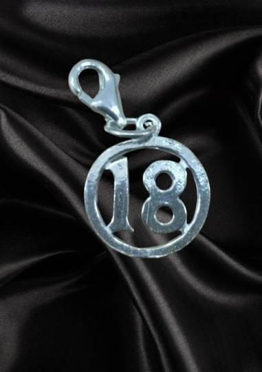 18 in Circle Pendant with Clip image 0